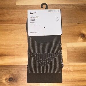 Nike Trail Black and White Running Socks Mens Size US 10-11. Women 11.5-13